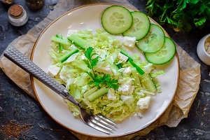 Салат с брынзой и капустой