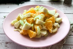 Салат с сельдереем и апельсином