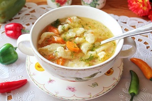 Томатный суп с клецками