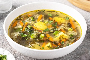 Суп с морской капустой и рисом