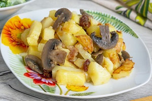 Картошка с грибами и салом