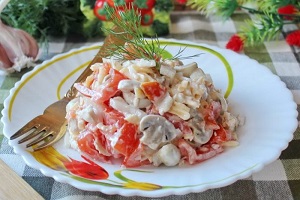 Салат Алекс с курицей и шампиньонами