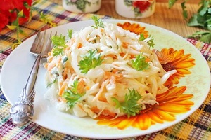 Салат из моркови и капусты с майонезом