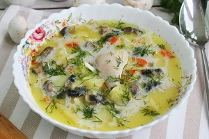 Сливочный суп с курицей и шампиньонами