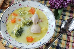 Сырный суп с брокколи и курицей