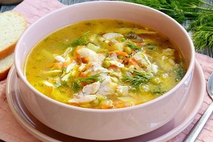 Куриный суп с горошком и яйцом