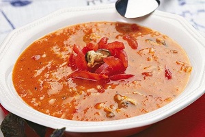 Томатный суп с мидиями и рисом